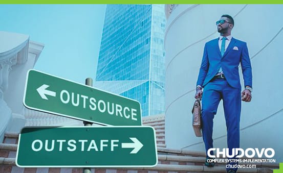 Outsourcing vs Outstaffing